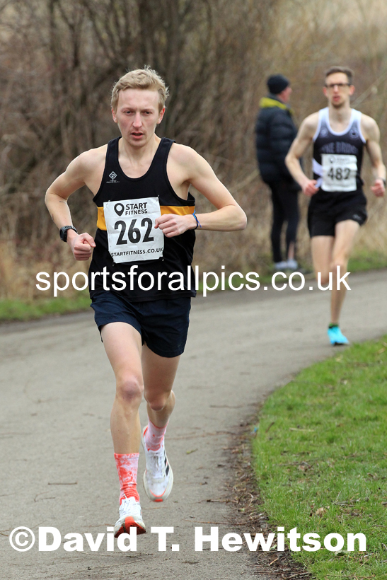 Senior men and veteran men over-40s NECAA Road Relay Champs., Hetton Lyons Park, Hetton le Hole, County Durham. Photo: David T. Hewitson/Sports for All Pics